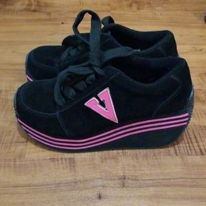 Volatile Platform Sneakers 7.5